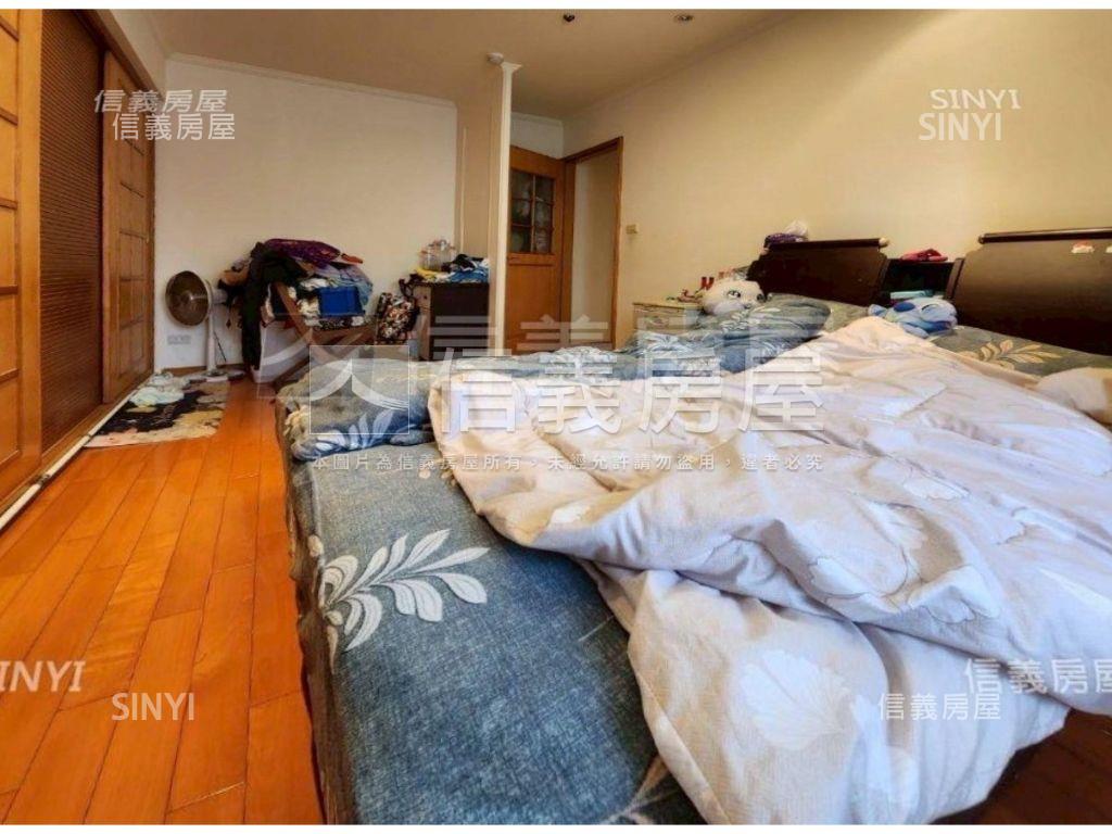 捷運電梯樓中樓２車位邊間房屋室內格局與周邊環境