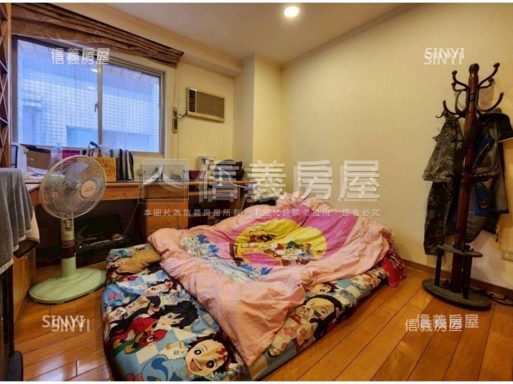 捷運電梯樓中樓２車位邊間房屋室內格局與周邊環境