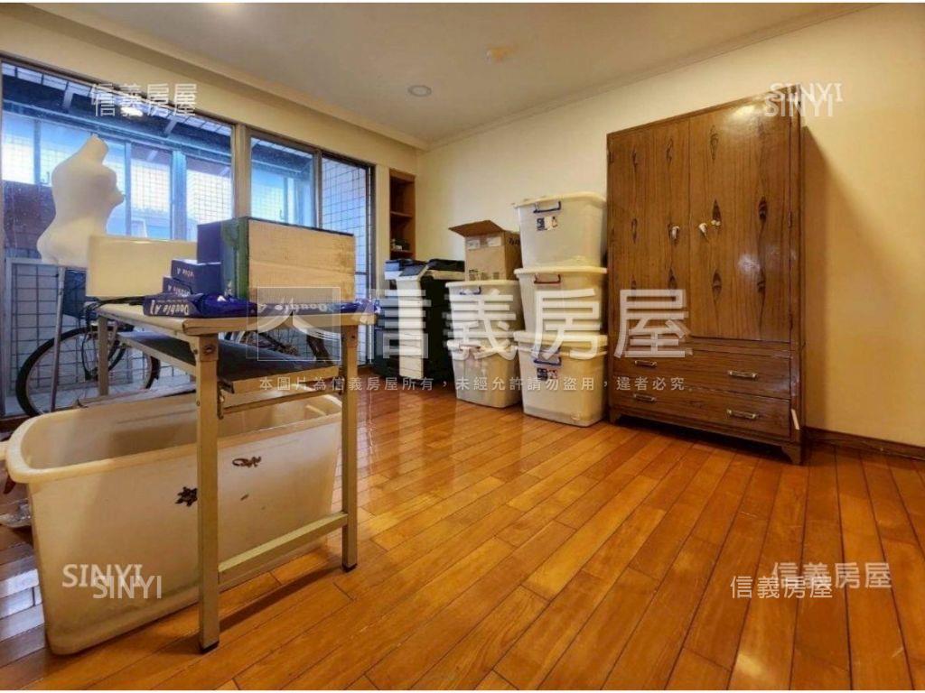 捷運電梯樓中樓２車位邊間房屋室內格局與周邊環境