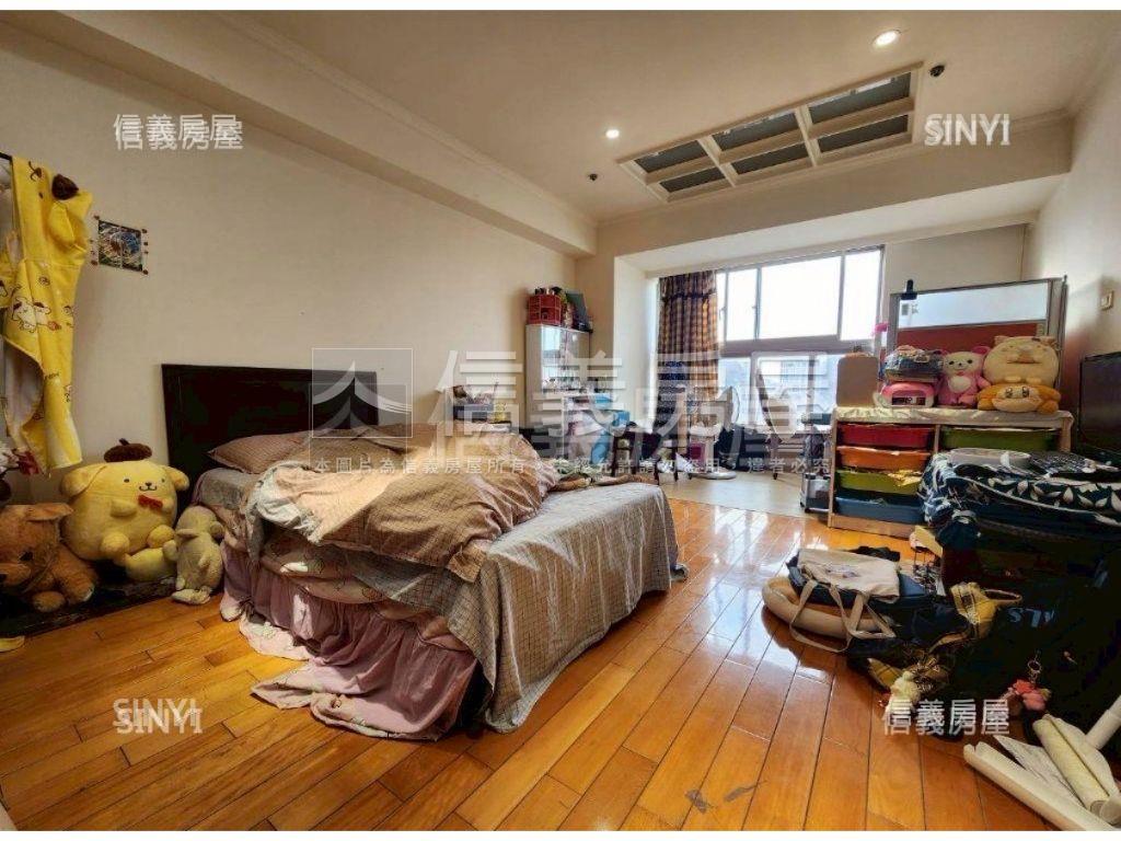 捷運電梯樓中樓２車位邊間房屋室內格局與周邊環境