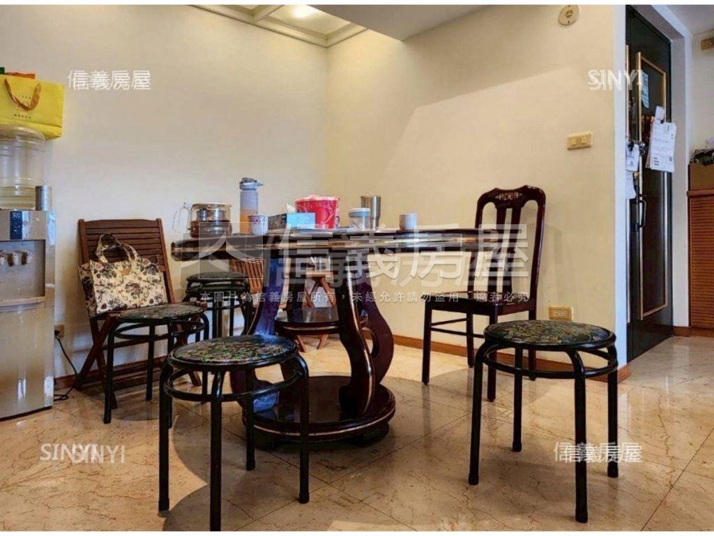 捷運電梯樓中樓２車位邊間房屋室內格局與周邊環境