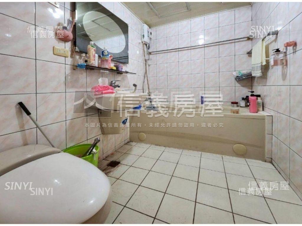 捷運電梯樓中樓２車位邊間房屋室內格局與周邊環境