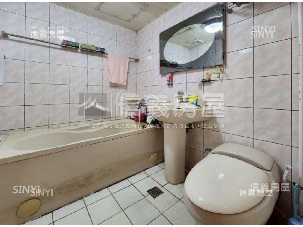 捷運電梯樓中樓２車位邊間房屋室內格局與周邊環境