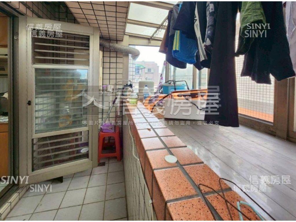 捷運電梯樓中樓２車位邊間房屋室內格局與周邊環境