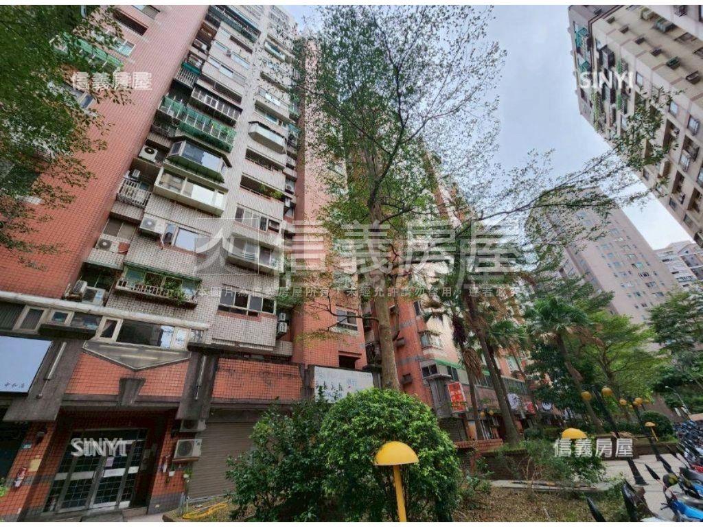 捷運電梯樓中樓２車位邊間房屋室內格局與周邊環境