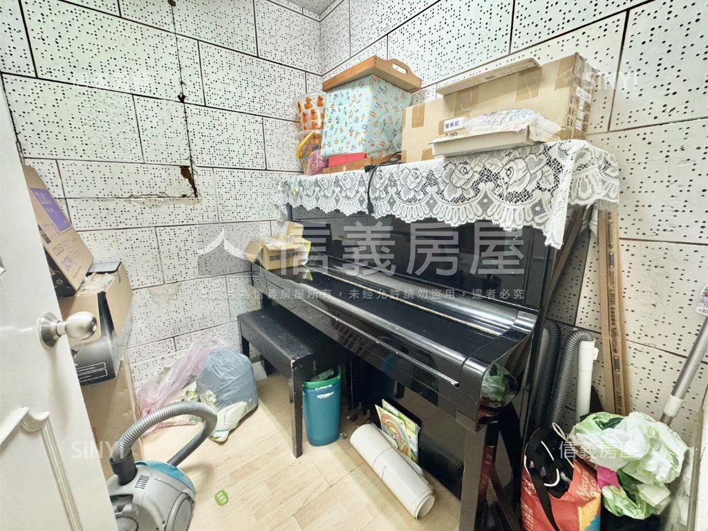 七張捷運旁辦公大空間房屋室內格局與周邊環境