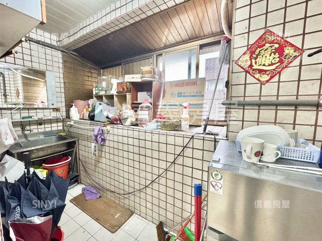 七張捷運旁辦公大空間房屋室內格局與周邊環境