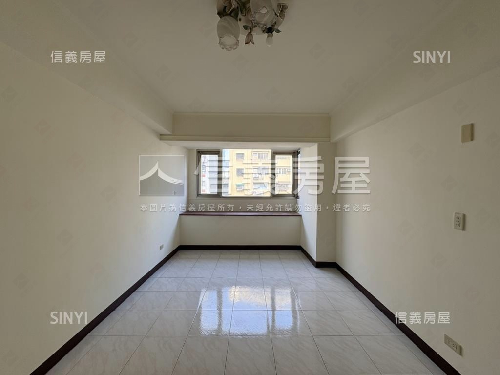國品近捷運雙拼採光大三房房屋室內格局與周邊環境