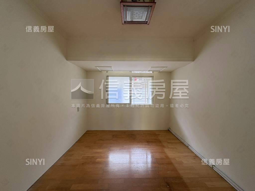 國品近捷運雙拼採光大三房房屋室內格局與周邊環境
