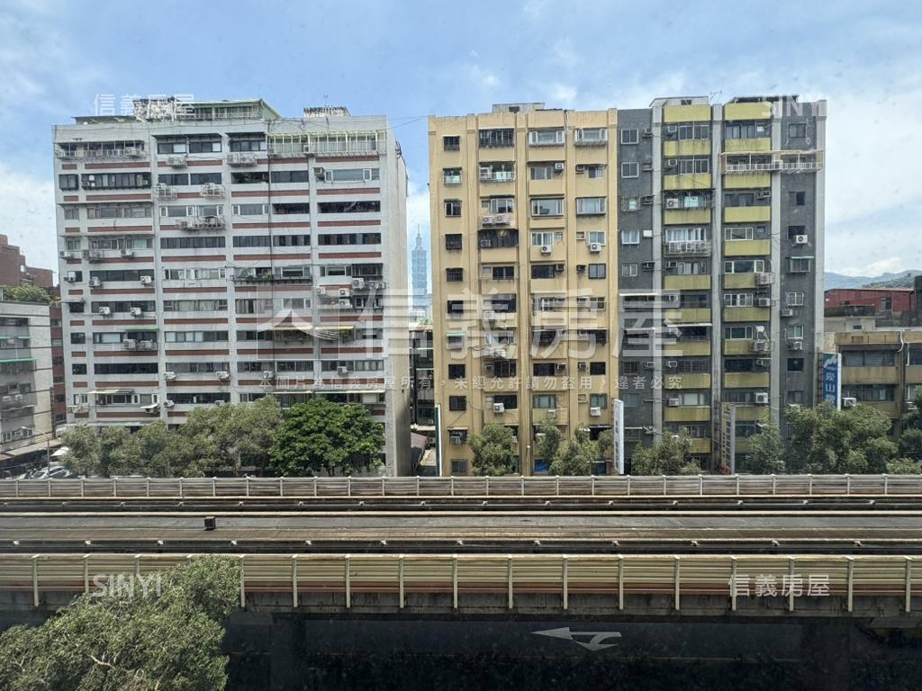 國品近捷運雙拼採光大三房房屋室內格局與周邊環境