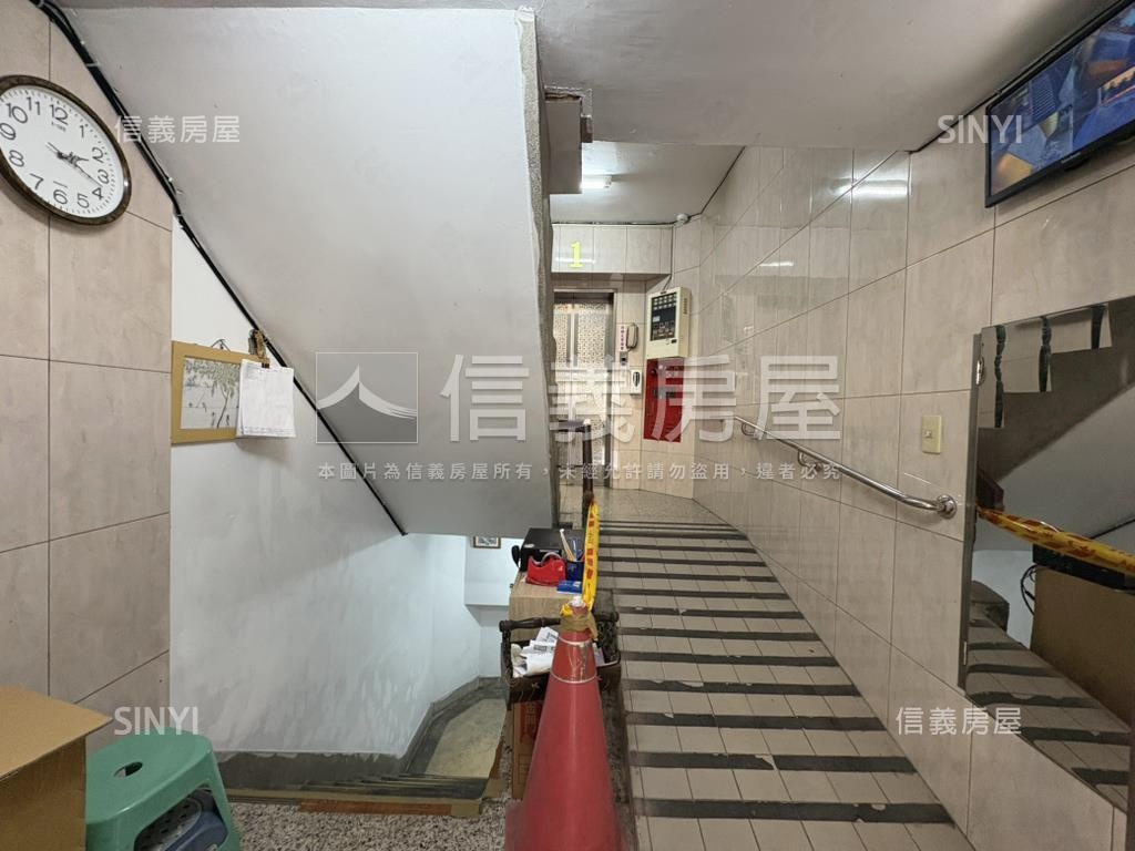 國品近捷運雙拼採光大三房房屋室內格局與周邊環境
