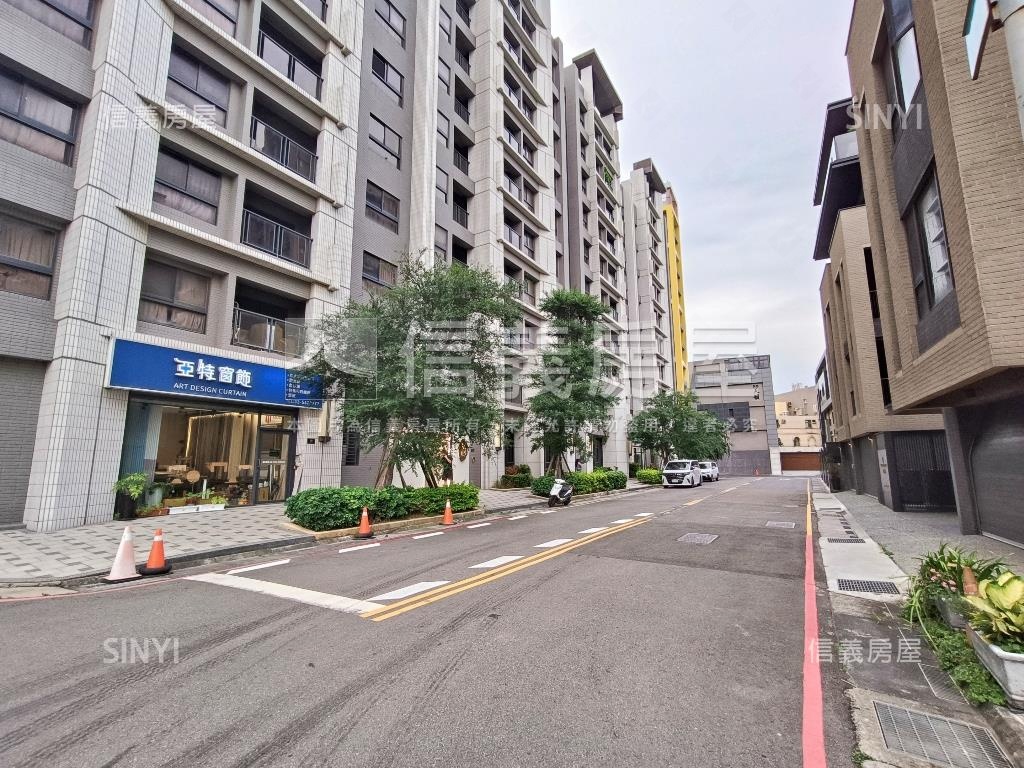 金雅重劃區大面寬黃金店面房屋室內格局與周邊環境