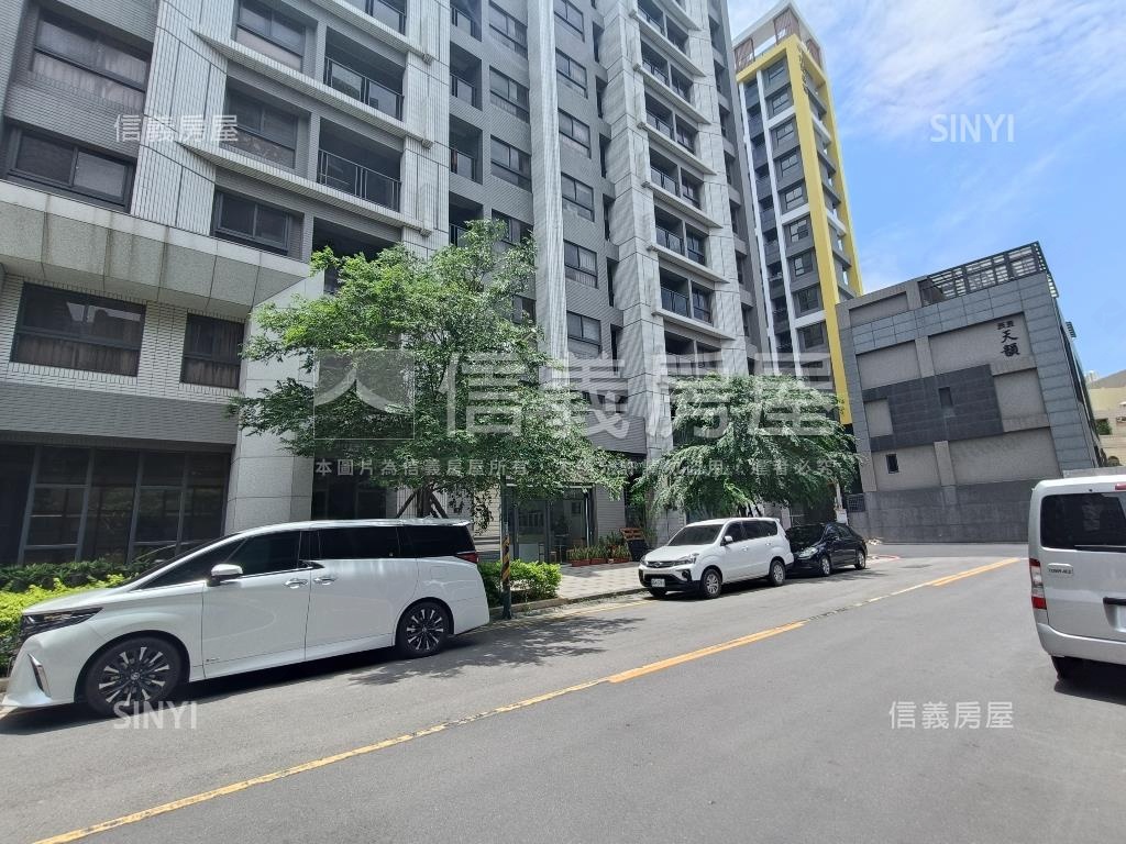 金雅重劃區大面寬黃金店面房屋室內格局與周邊環境