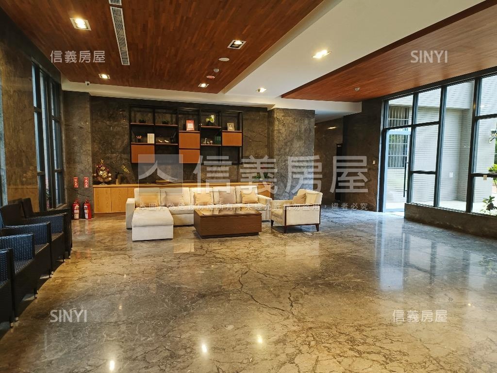 金雅重劃區大面寬黃金店面房屋室內格局與周邊環境