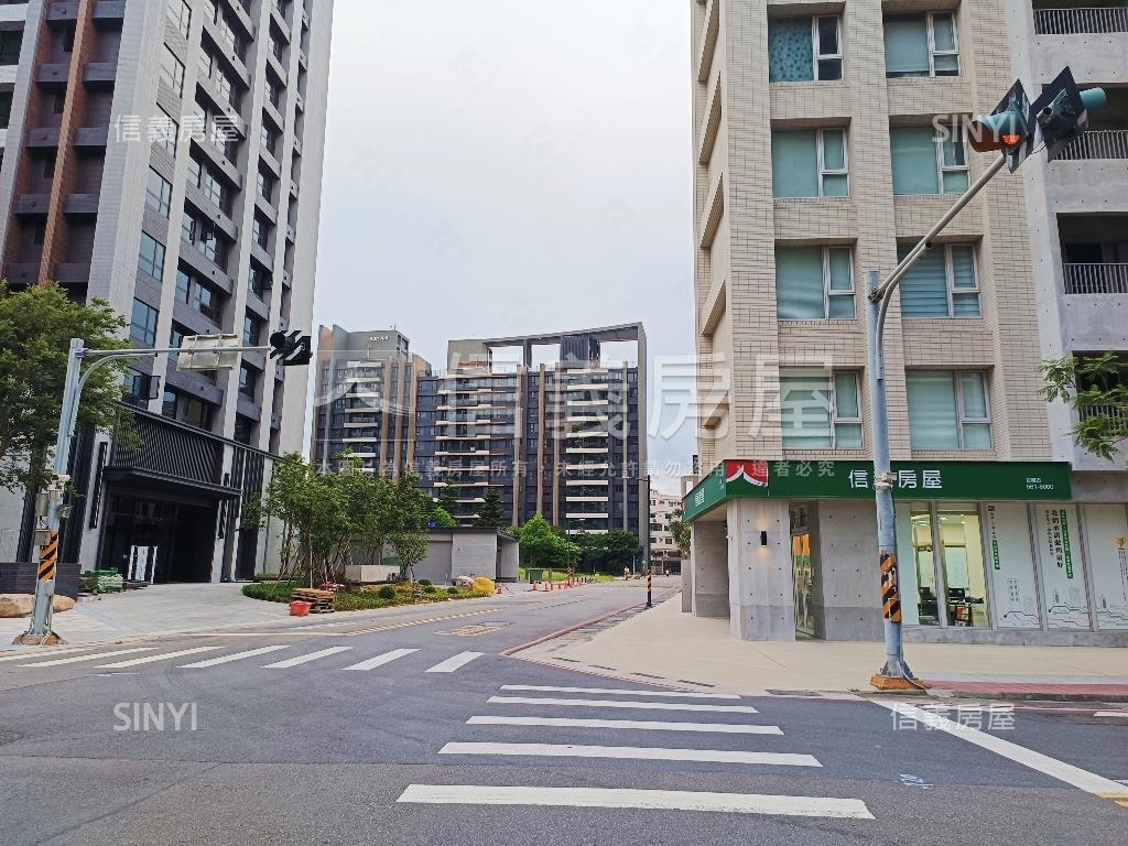 金雅重劃區大面寬黃金店面房屋室內格局與周邊環境