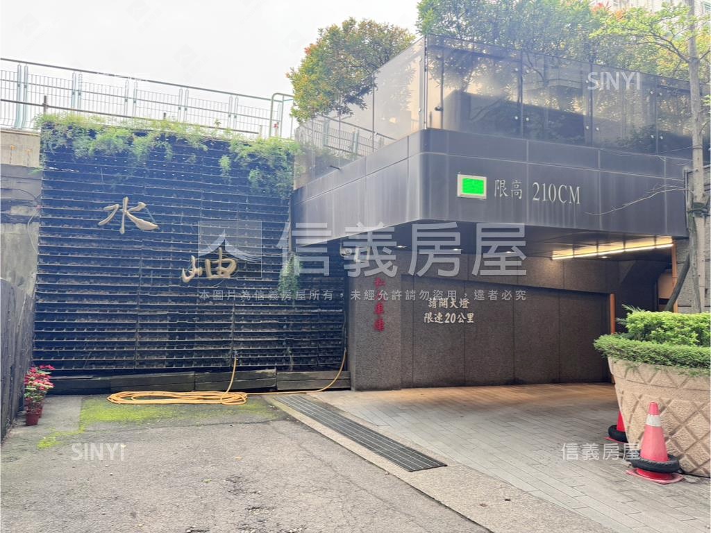 水岫坡機車位－雙出入口房屋室內格局與周邊環境