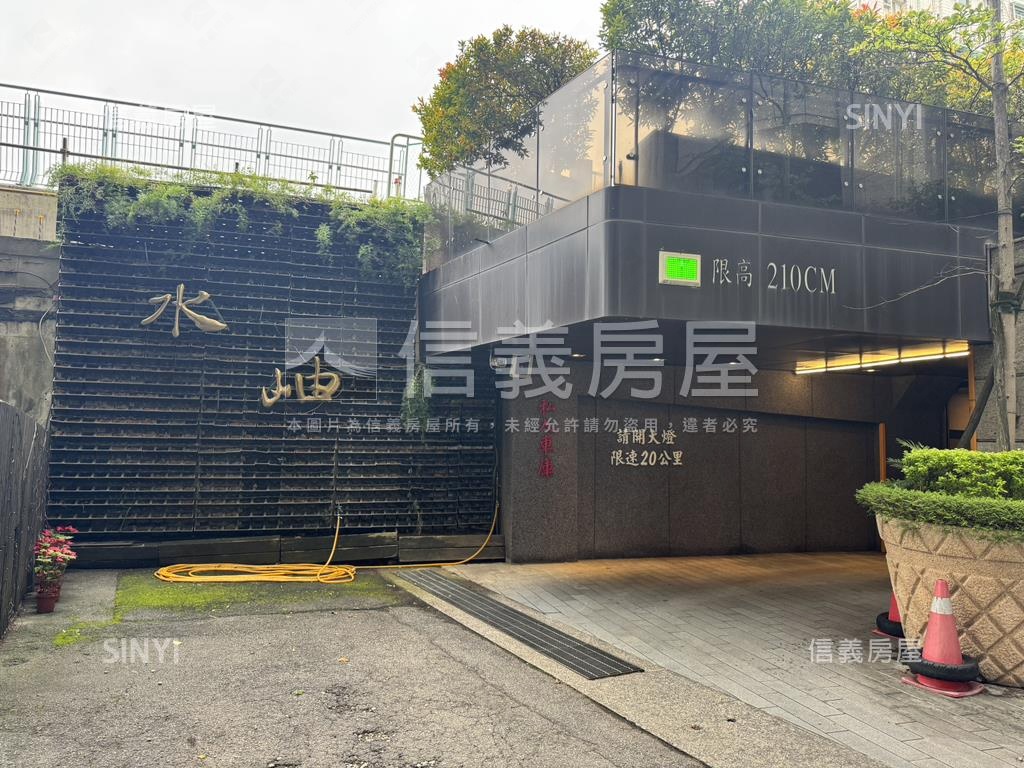 水岫坡機車位－雙出入口房屋室內格局與周邊環境