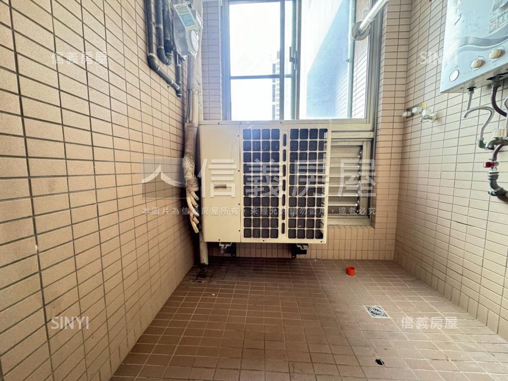 愛河畔高樓景觀２房平車房屋室內格局與周邊環境