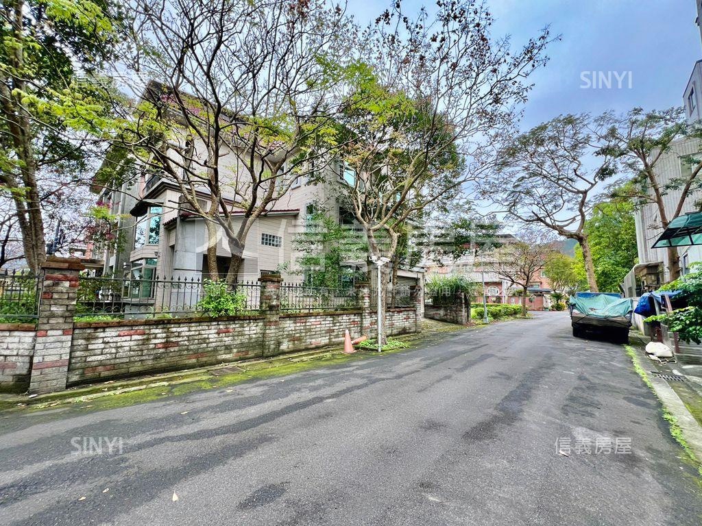 獨棟別墅●直潭七街大庭院房屋室內格局與周邊環境