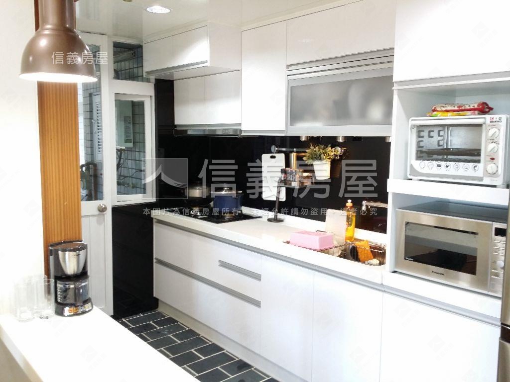 海華國家宮廷三房車位房屋室內格局與周邊環境