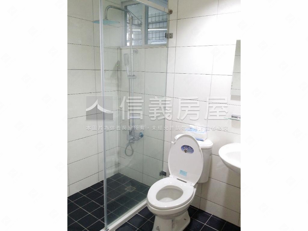 海華國家宮廷三房車位房屋室內格局與周邊環境