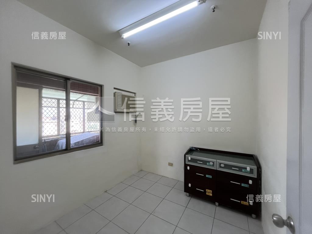 近Ｒ１４面公園兩房房屋室內格局與周邊環境