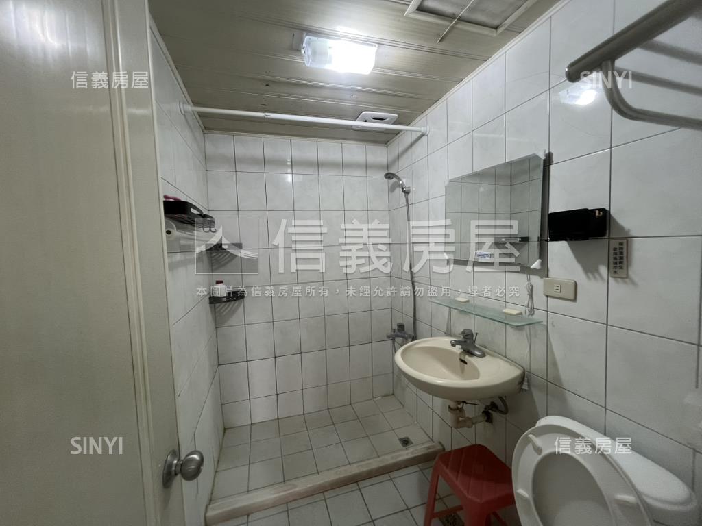 近Ｒ１４面公園兩房房屋室內格局與周邊環境