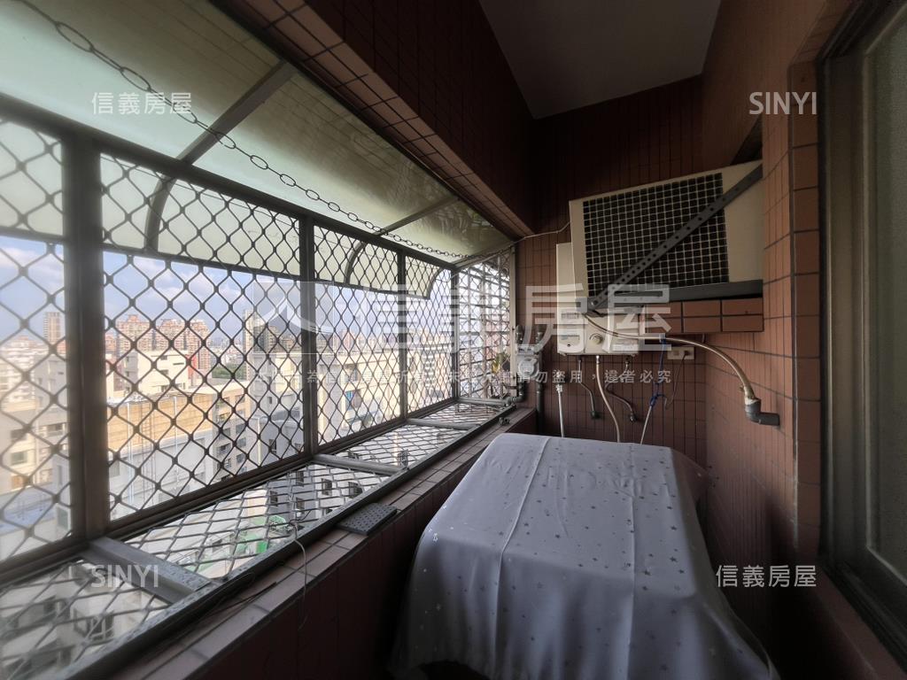 近Ｒ１４面公園兩房房屋室內格局與周邊環境