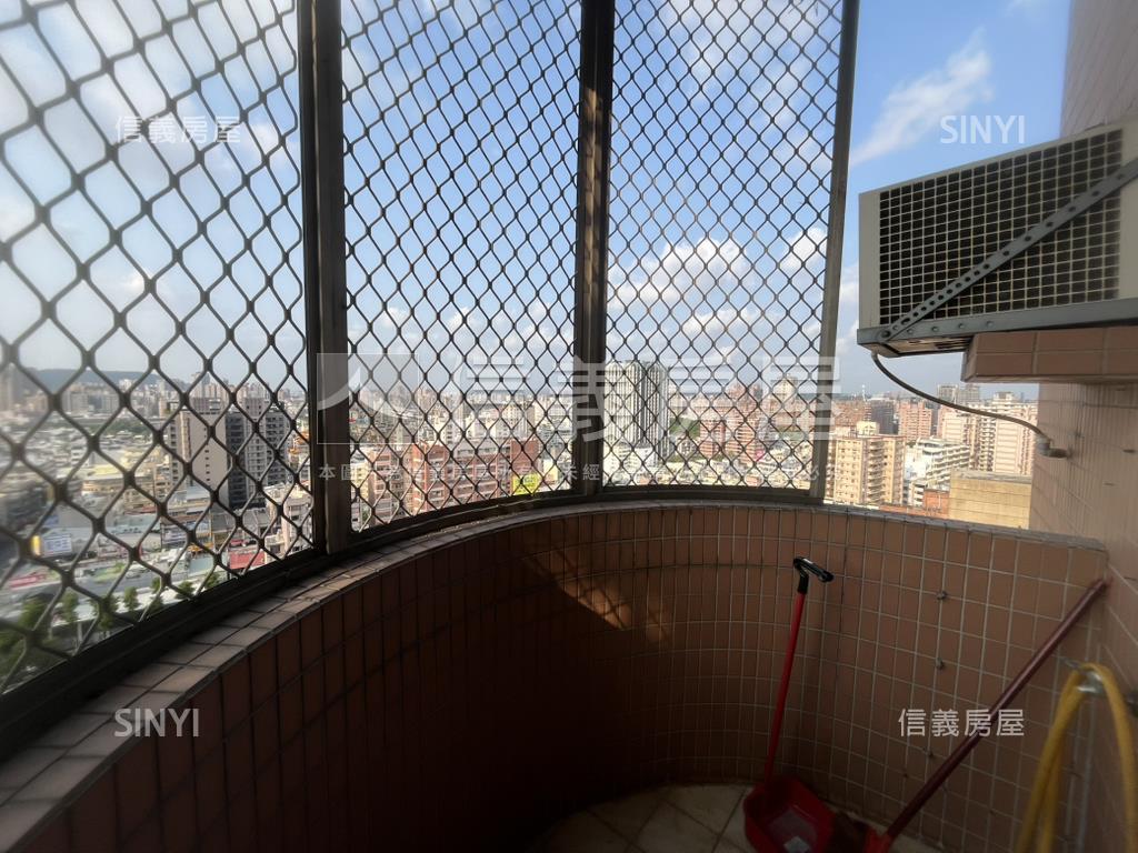 近Ｒ１４面公園兩房房屋室內格局與周邊環境