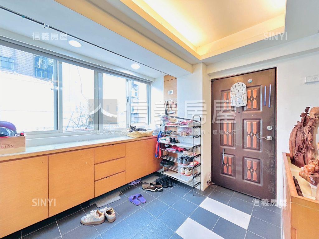 西門運動場電梯華廈房屋室內格局與周邊環境