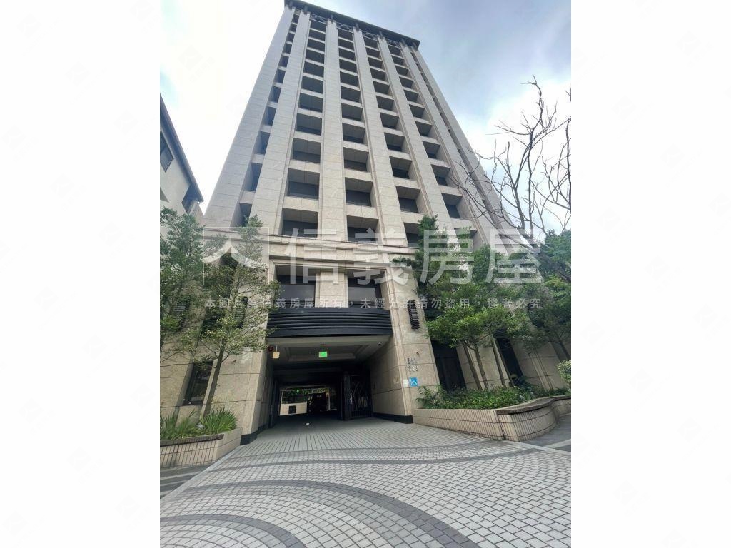 台北仰望景觀大樓房屋室內格局與周邊環境