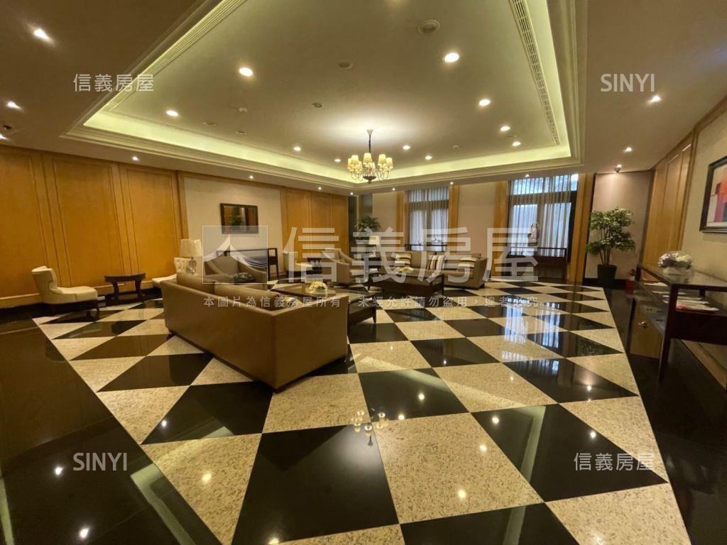 台北仰望景觀大樓房屋室內格局與周邊環境