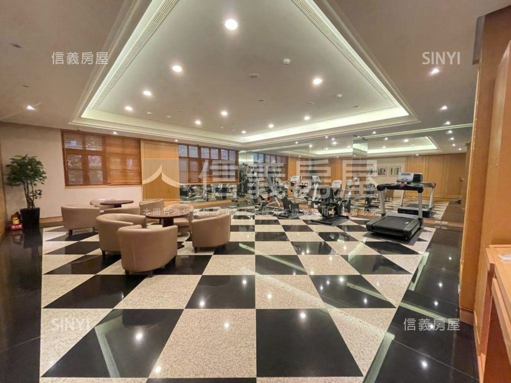 台北仰望景觀大樓房屋室內格局與周邊環境
