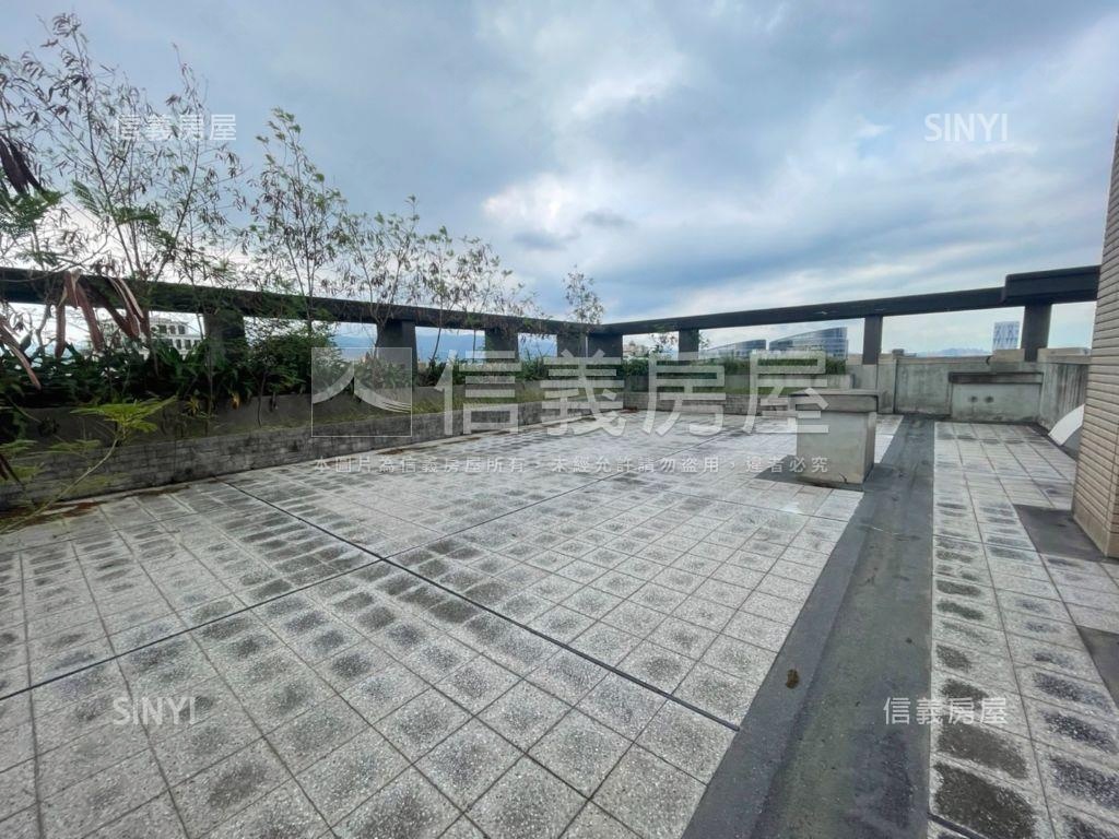 台北仰望景觀大樓房屋室內格局與周邊環境