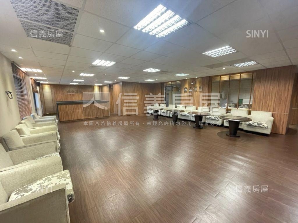 台北仰望辦公景觀大樓房屋室內格局與周邊環境