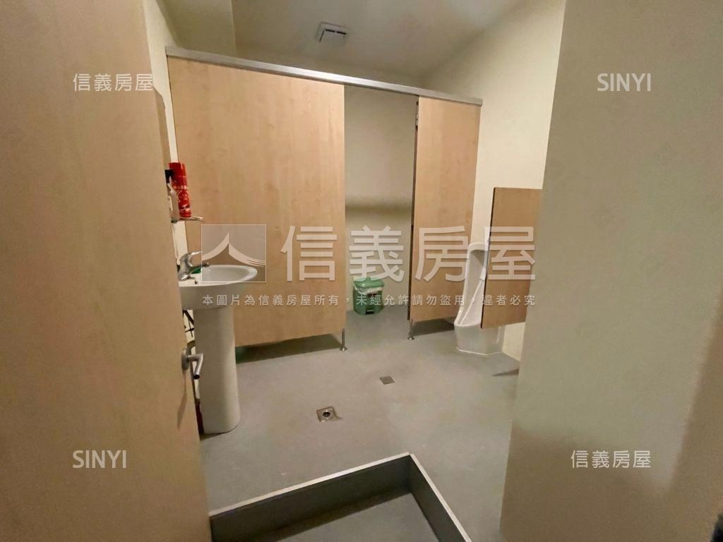 台北仰望辦公景觀大樓房屋室內格局與周邊環境