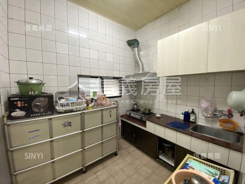 美屋３樓搭配坡平車位房屋室內格局與周邊環境