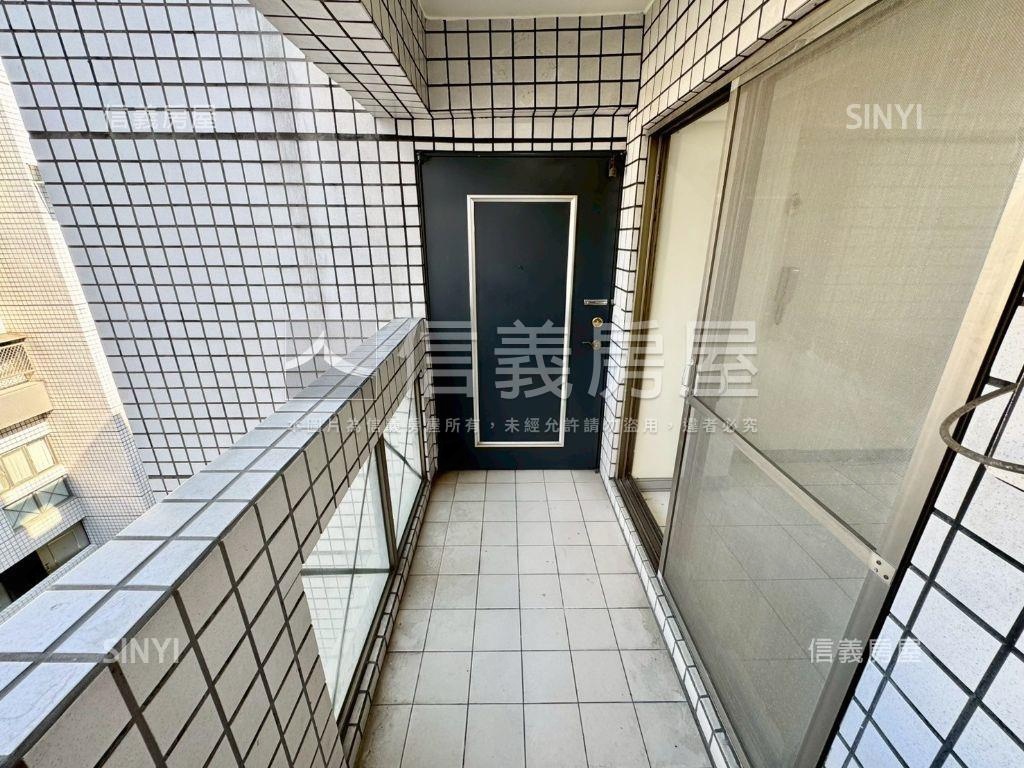 學府世家，三房平面車位房屋室內格局與周邊環境