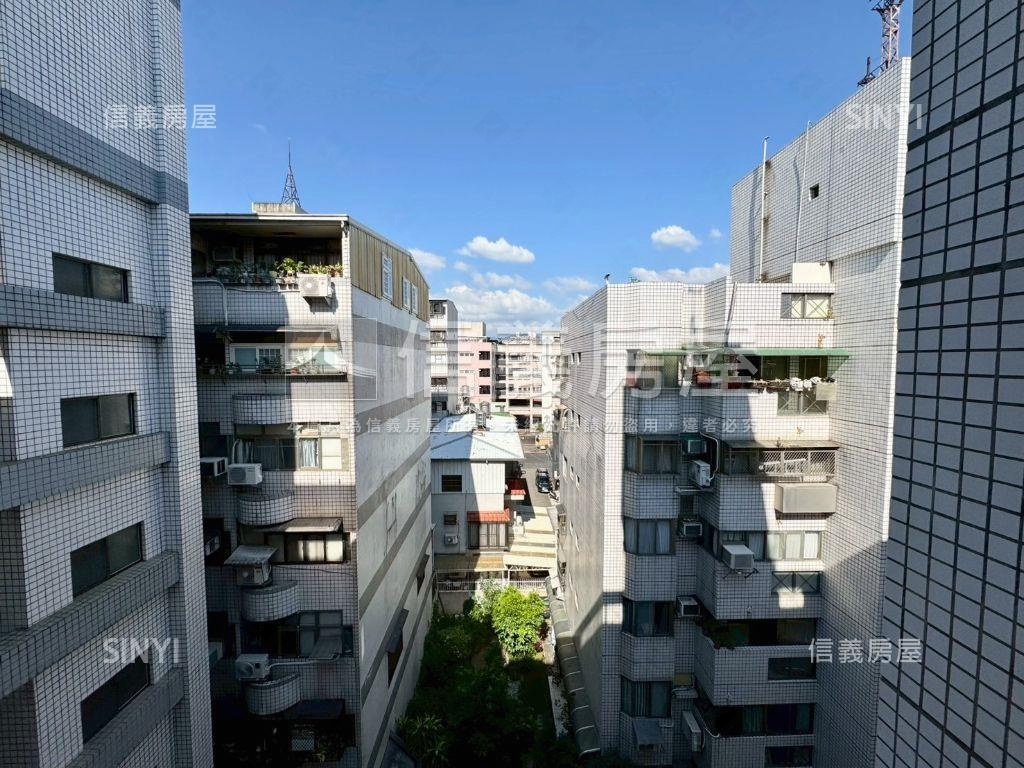 學府世家，三房平面車位房屋室內格局與周邊環境
