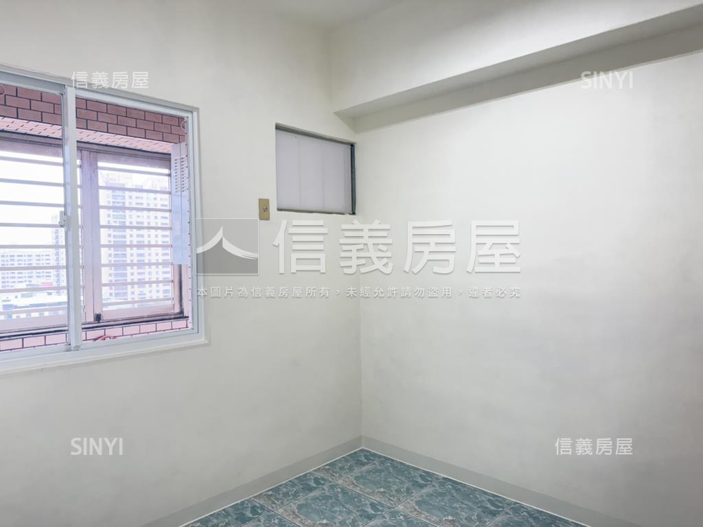 五甲商圈大喜市３房車位房屋室內格局與周邊環境