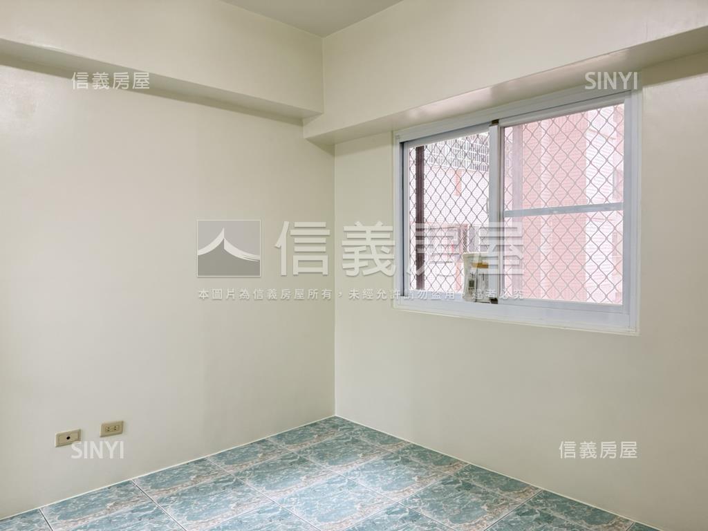 五甲商圈大喜市３房車位房屋室內格局與周邊環境