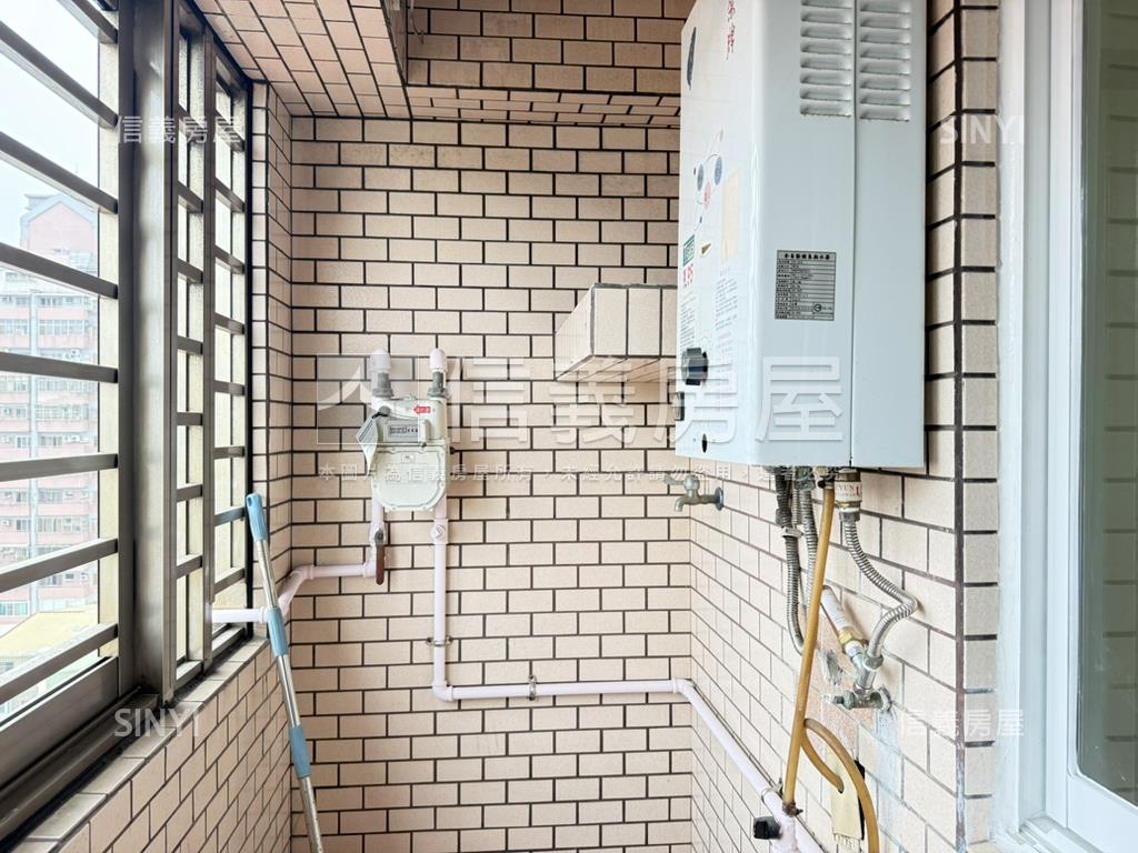 五甲商圈大喜市３房車位房屋室內格局與周邊環境