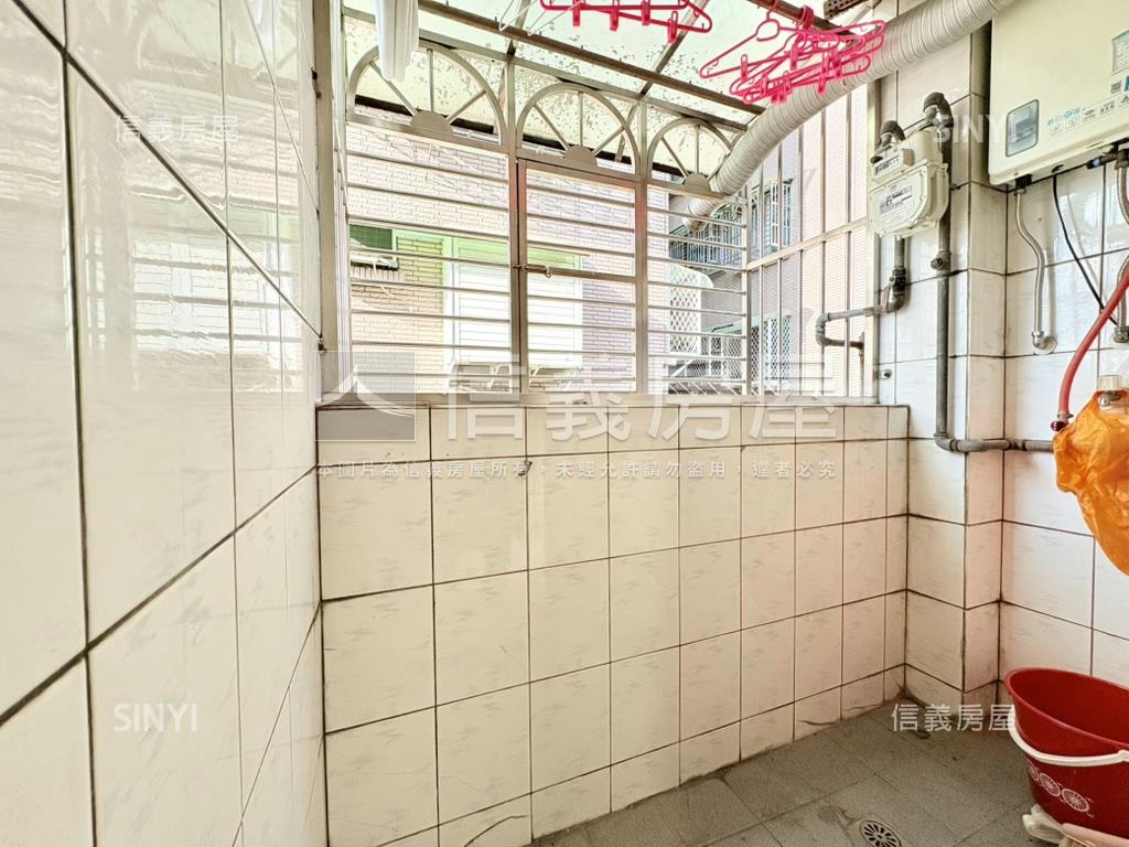 三民捷運邊間美寓房屋室內格局與周邊環境