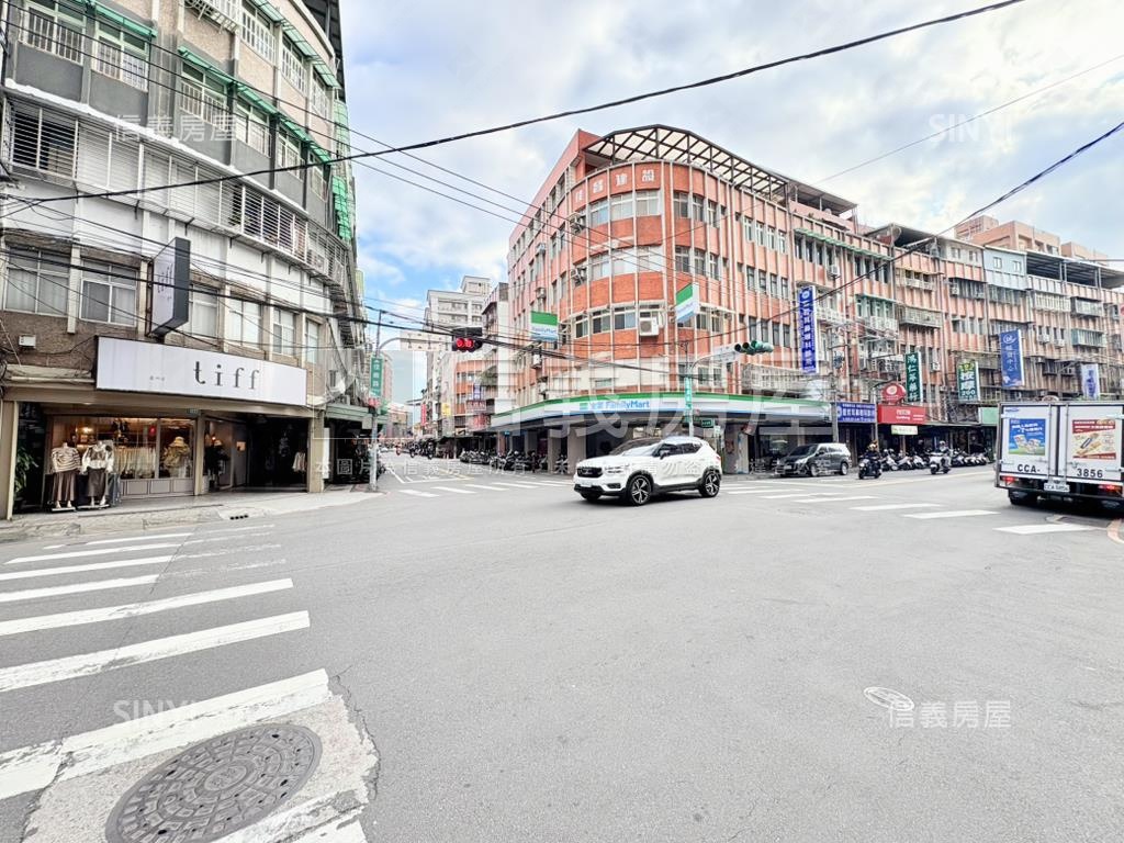 三民捷運邊間美寓房屋室內格局與周邊環境