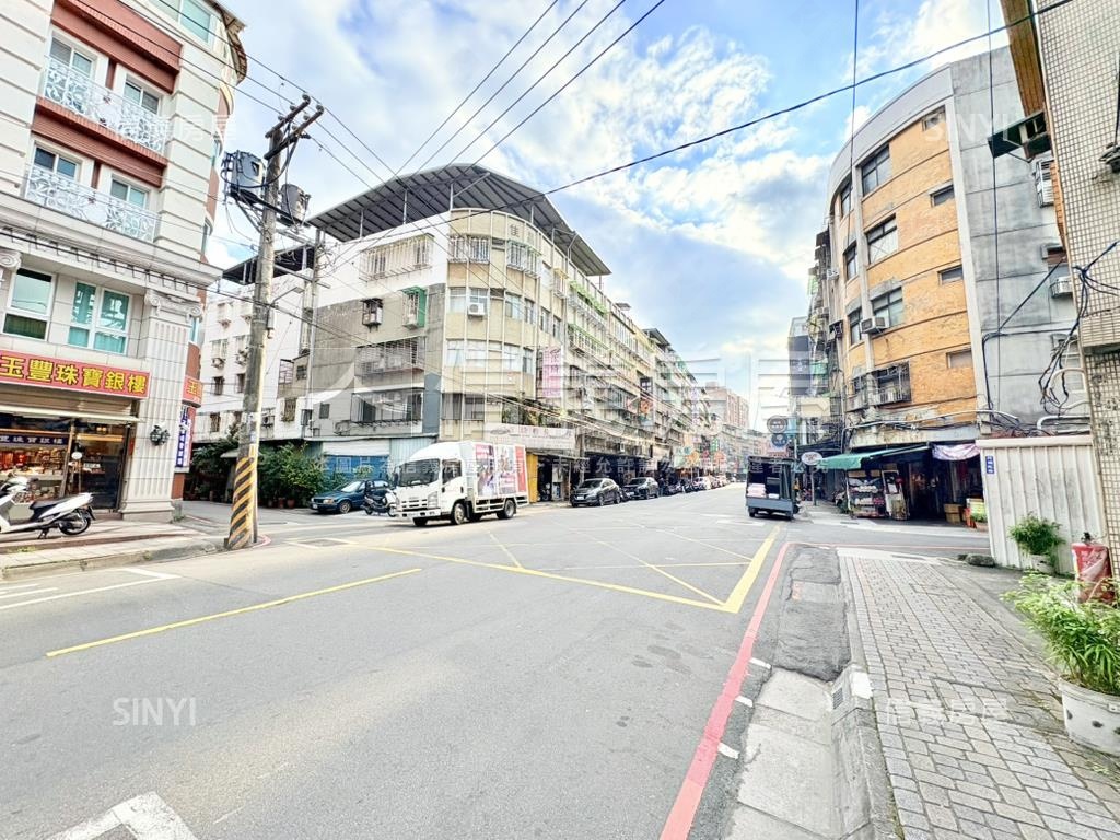 三民捷運邊間美寓房屋室內格局與周邊環境