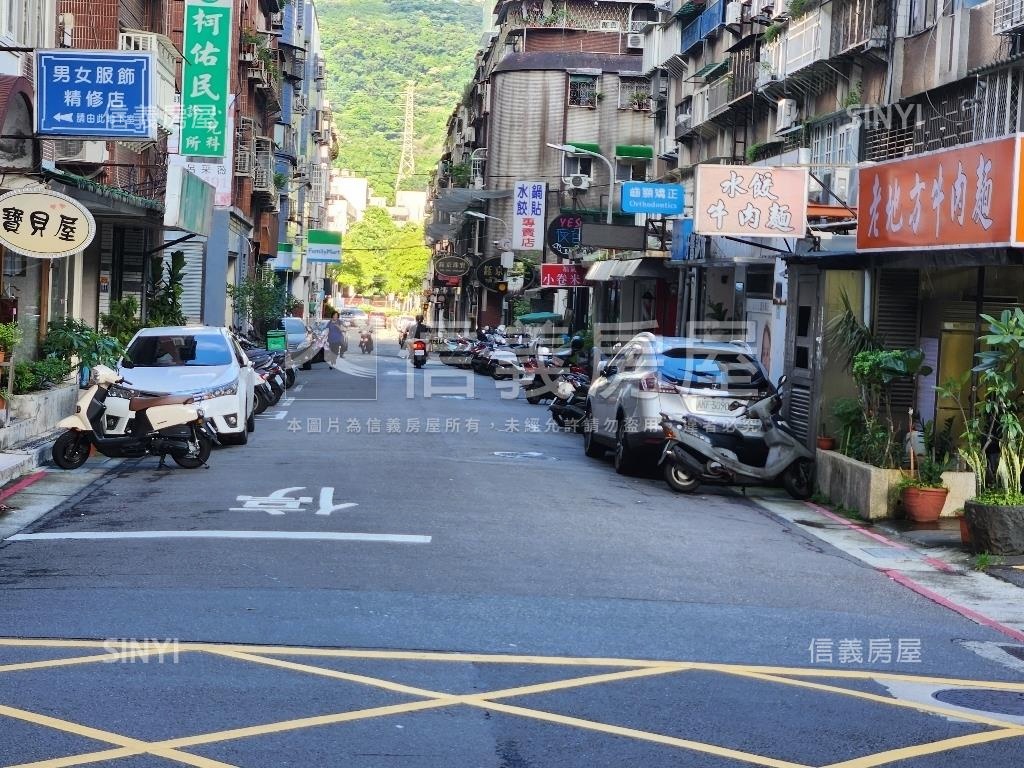 天母新光三越商圈精選店面房屋室內格局與周邊環境