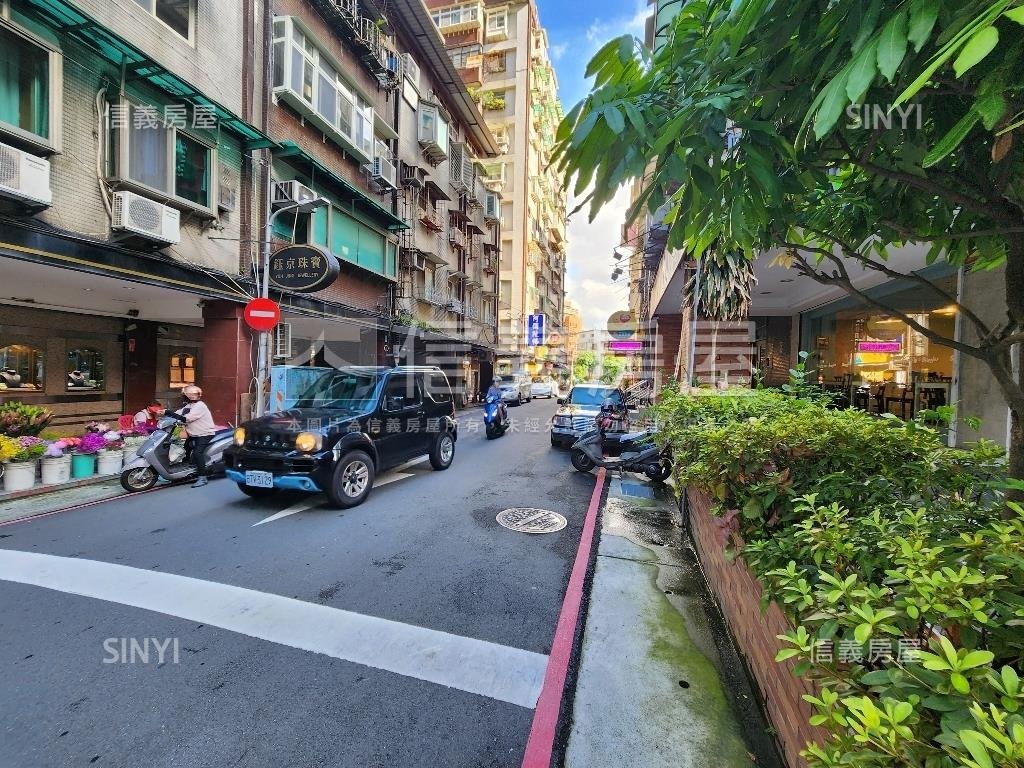 天母新光三越商圈精選店面房屋室內格局與周邊環境
