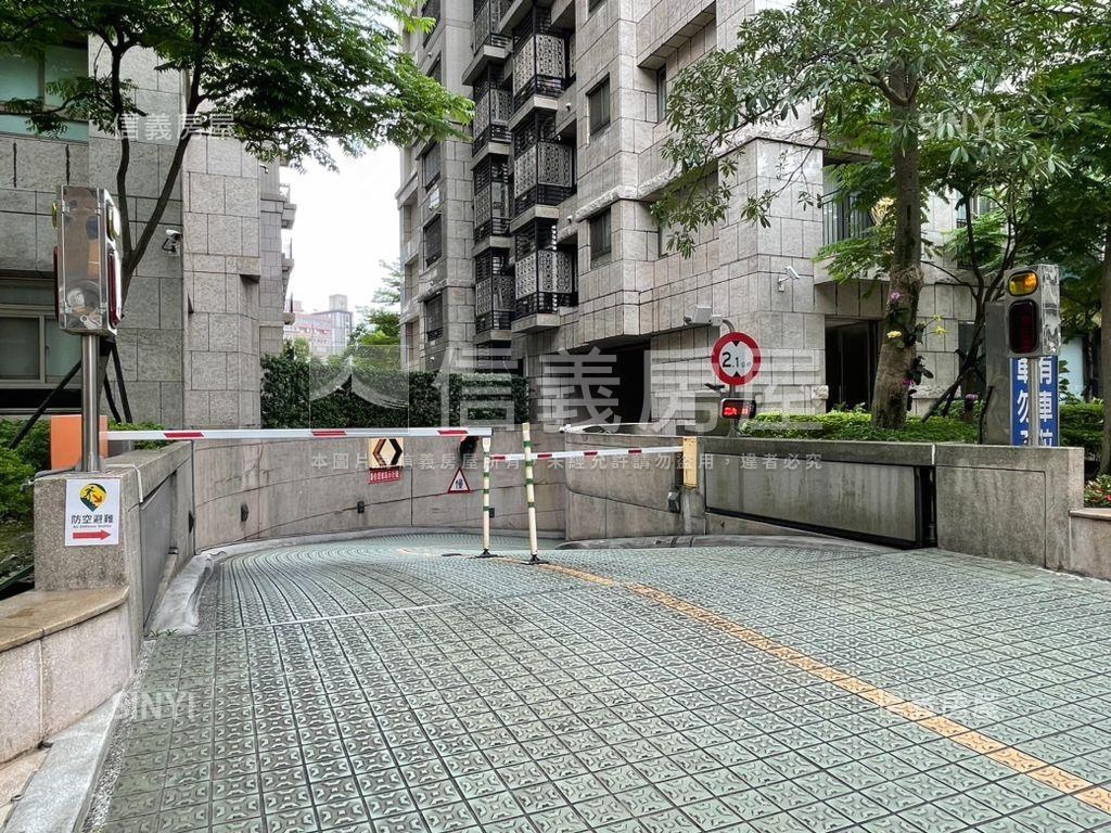 【新接】遠雄Ｂ２坡平車位房屋室內格局與周邊環境
