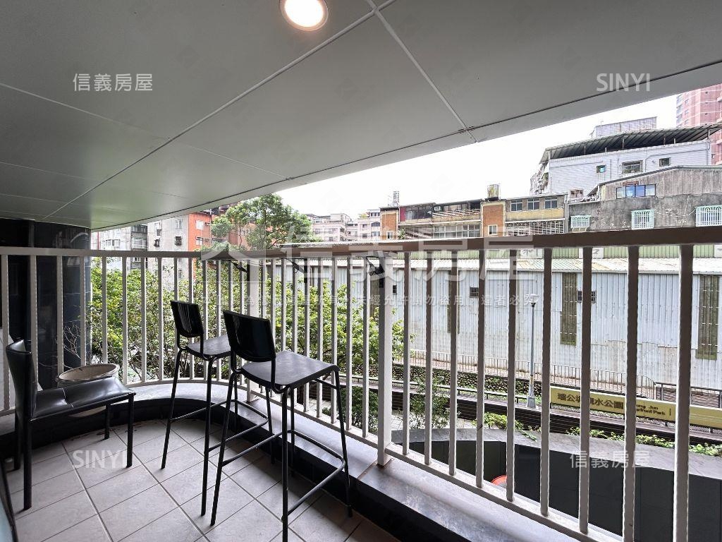 碧波白近捷運可營登房屋室內格局與周邊環境