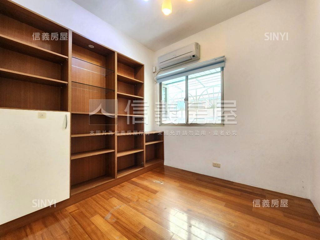 景安名人三房坡平大車位房屋室內格局與周邊環境